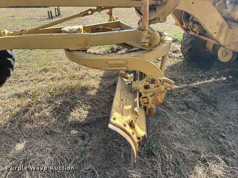 image for item EJ8427 Caterpillar 120 rigid frame motor grader