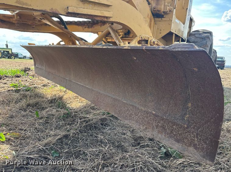 image for item EJ8427 Caterpillar 120 rigid frame motor grader