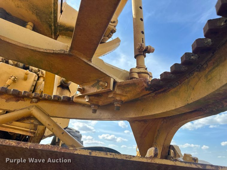 image for item EJ8427 Caterpillar 120 rigid frame motor grader