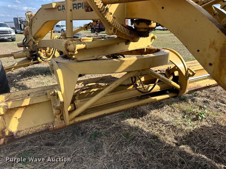 image for item EJ8427 Caterpillar 120 rigid frame motor grader