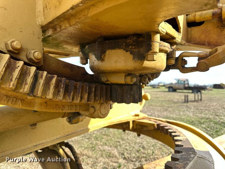 image for item EJ8427 Caterpillar 120 rigid frame motor grader