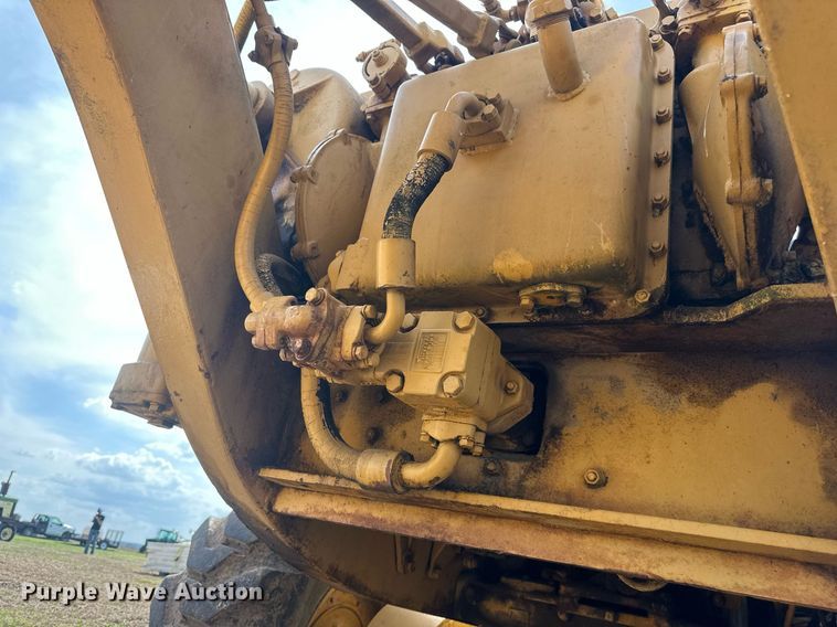 image for item EJ8427 Caterpillar 120 rigid frame motor grader