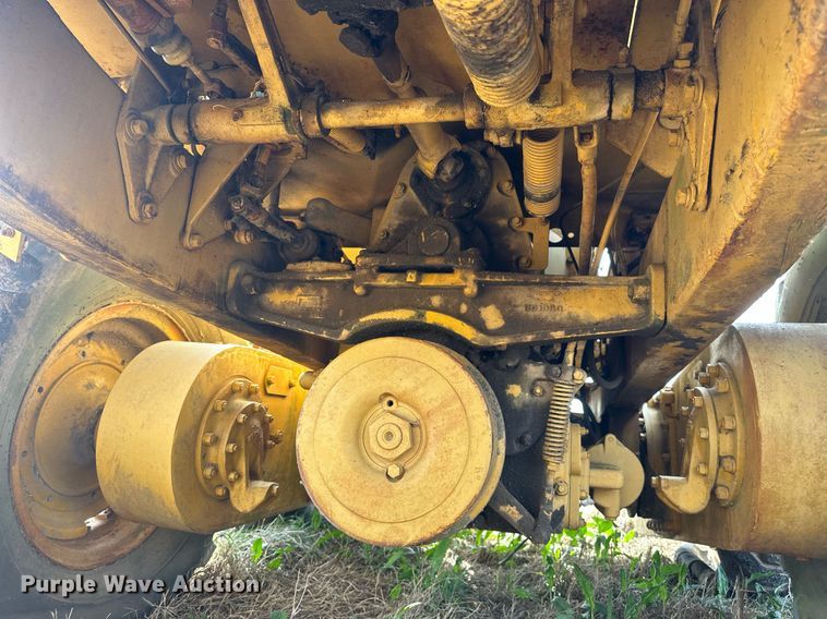 image for item EJ8427 Caterpillar 120 rigid frame motor grader