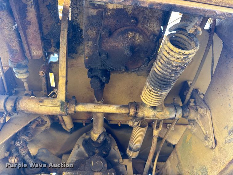 image for item EJ8427 Caterpillar 120 rigid frame motor grader