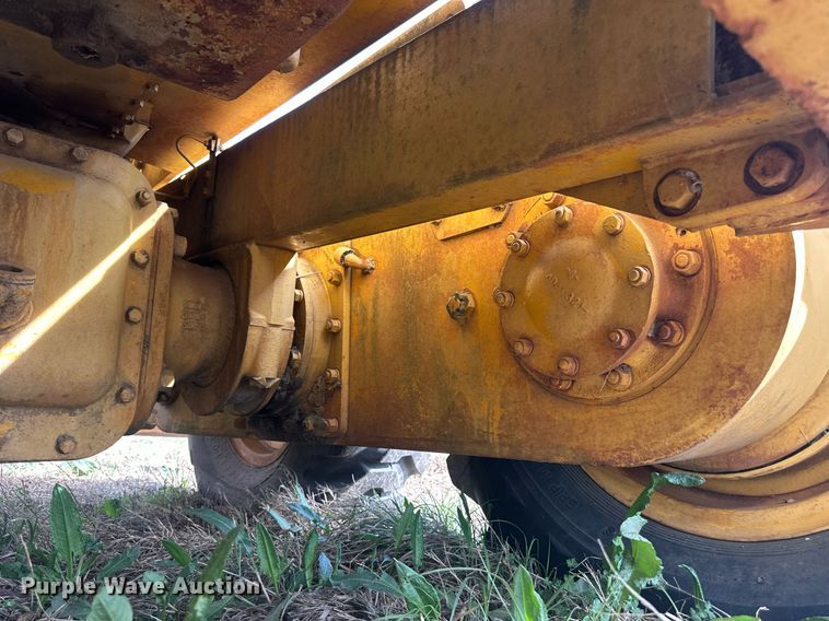 image for item EJ8427 Caterpillar 120 rigid frame motor grader