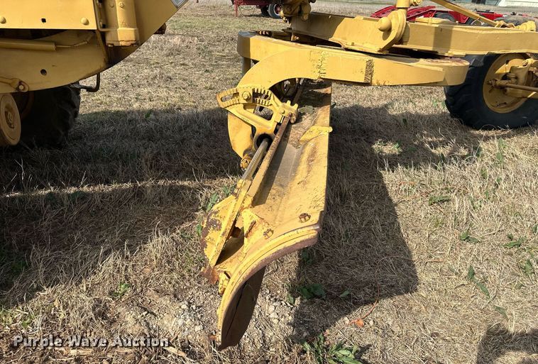 image for item EJ8427 Caterpillar 120 rigid frame motor grader