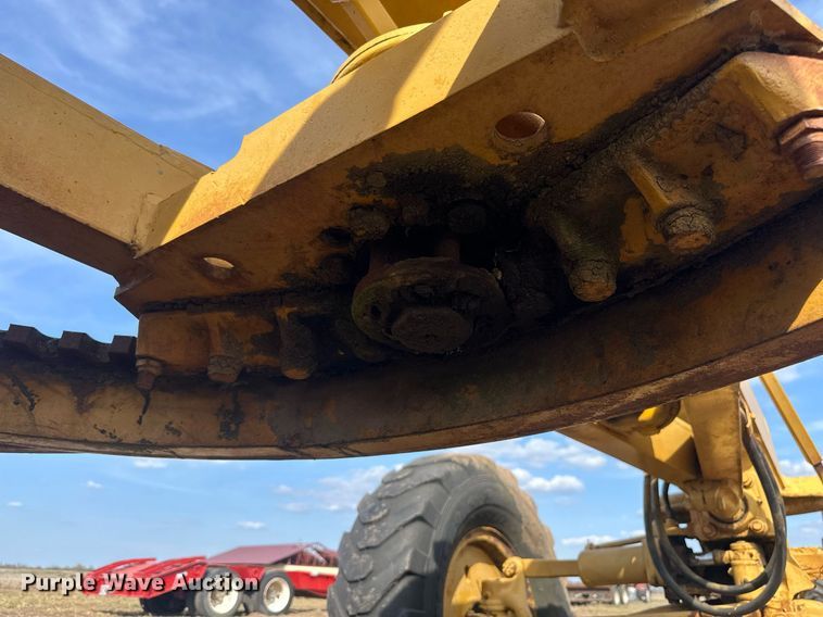 image for item EJ8427 Caterpillar 120 rigid frame motor grader