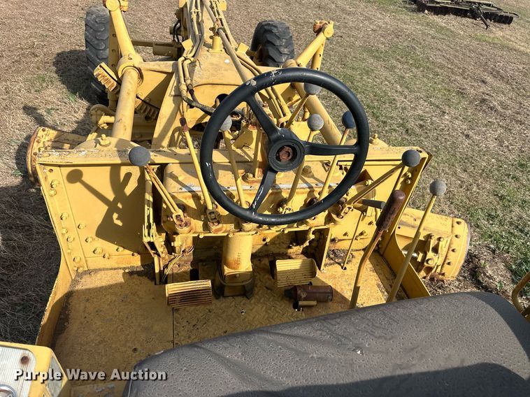 image for item EJ8427 Caterpillar 120 rigid frame motor grader