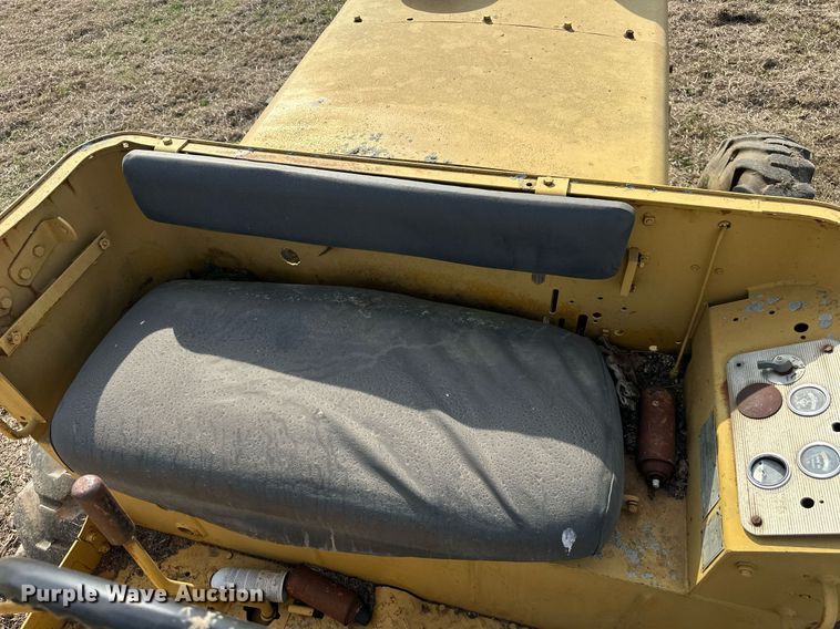 image for item EJ8427 Caterpillar 120 rigid frame motor grader