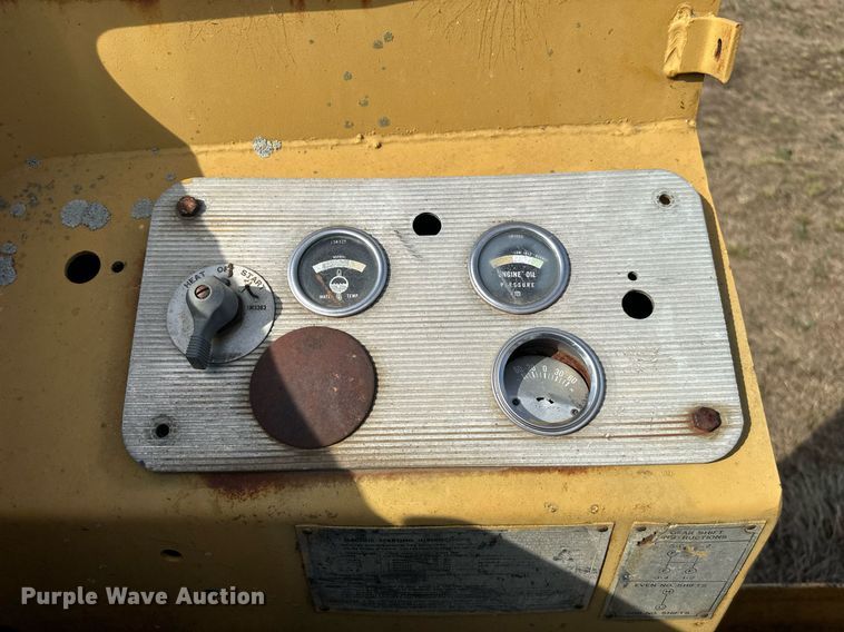 image for item EJ8427 Caterpillar 120 rigid frame motor grader