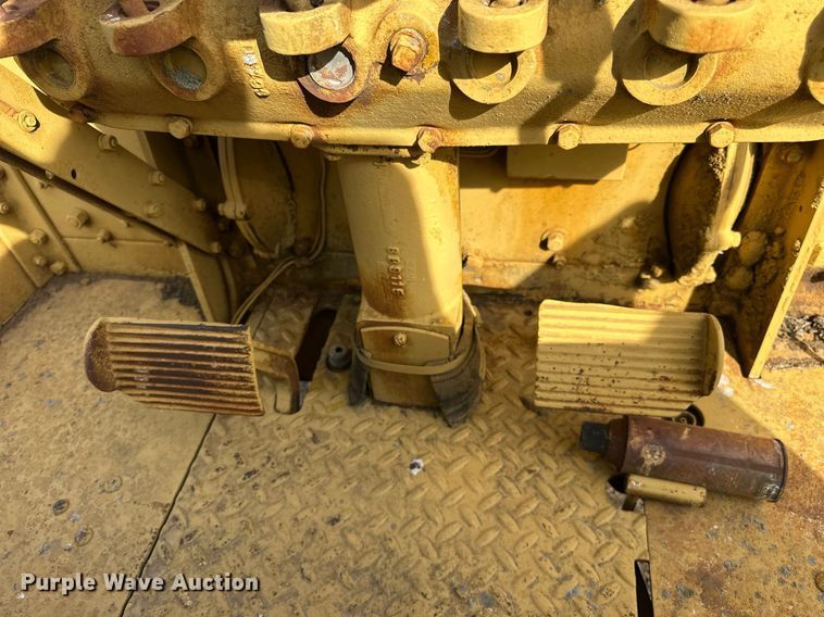 image for item EJ8427 Caterpillar 120 rigid frame motor grader