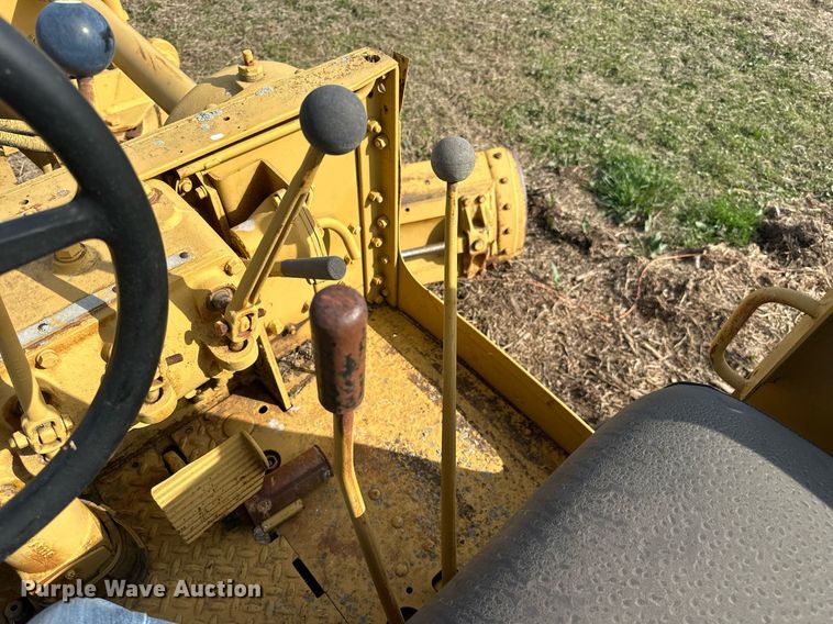 image for item EJ8427 Caterpillar 120 rigid frame motor grader