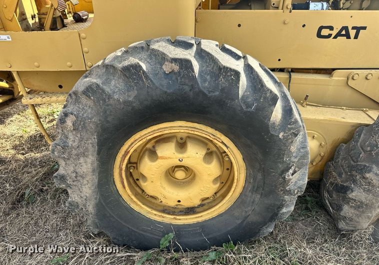 image for item EJ8427 Caterpillar 120 rigid frame motor grader