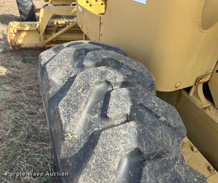 image for item EJ8427 Caterpillar 120 rigid frame motor grader