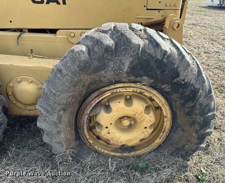 image for item EJ8427 Caterpillar 120 rigid frame motor grader