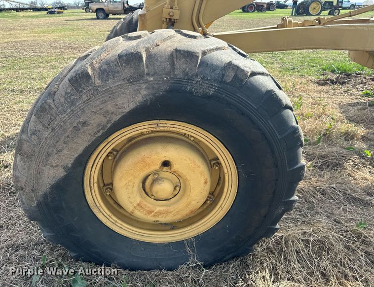 image for item EJ8427 Caterpillar 120 rigid frame motor grader