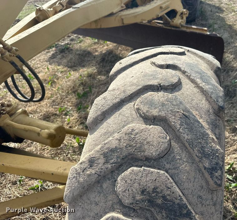 image for item EJ8427 Caterpillar 120 rigid frame motor grader