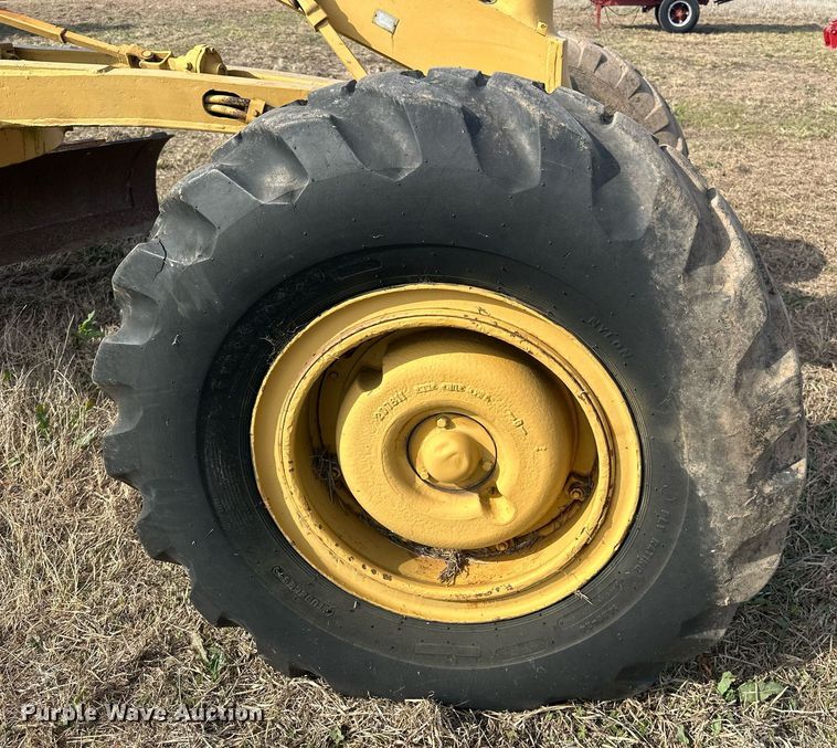 image for item EJ8427 Caterpillar 120 rigid frame motor grader