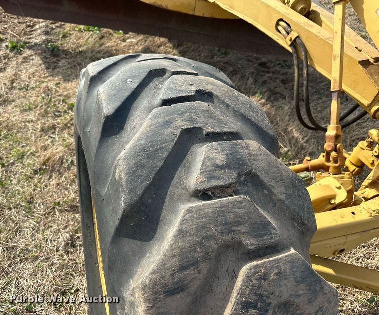 image for item EJ8427 Caterpillar 120 rigid frame motor grader