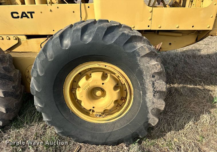 image for item EJ8427 Caterpillar 120 rigid frame motor grader
