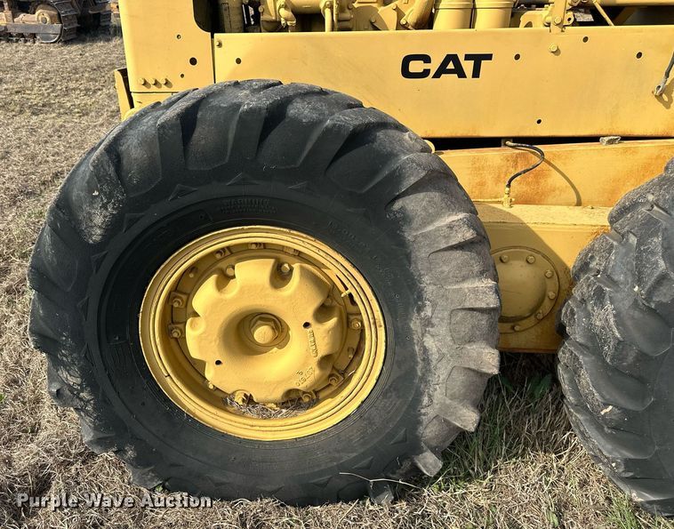 image for item EJ8427 Caterpillar 120 rigid frame motor grader