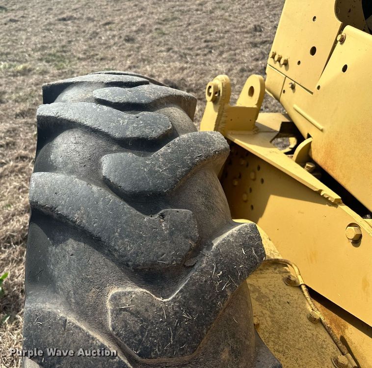 image for item EJ8427 Caterpillar 120 rigid frame motor grader