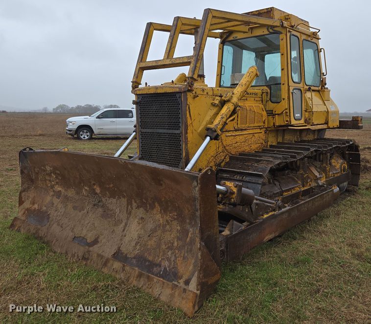 image for item EJ8433 1985 Komatsu D65E-8 dozer