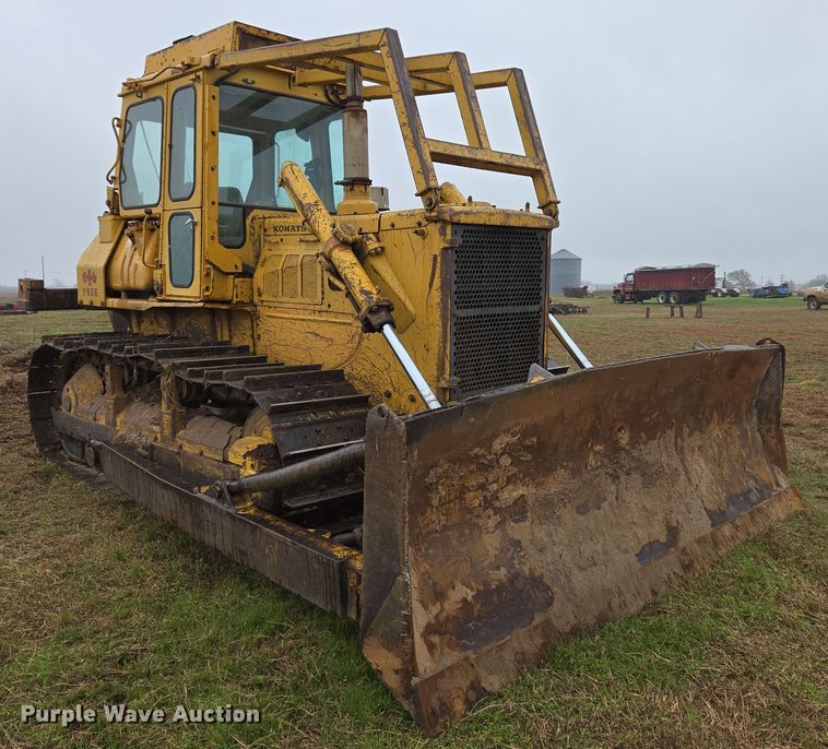 image for item EJ8433 1985 Komatsu D65E-8 dozer