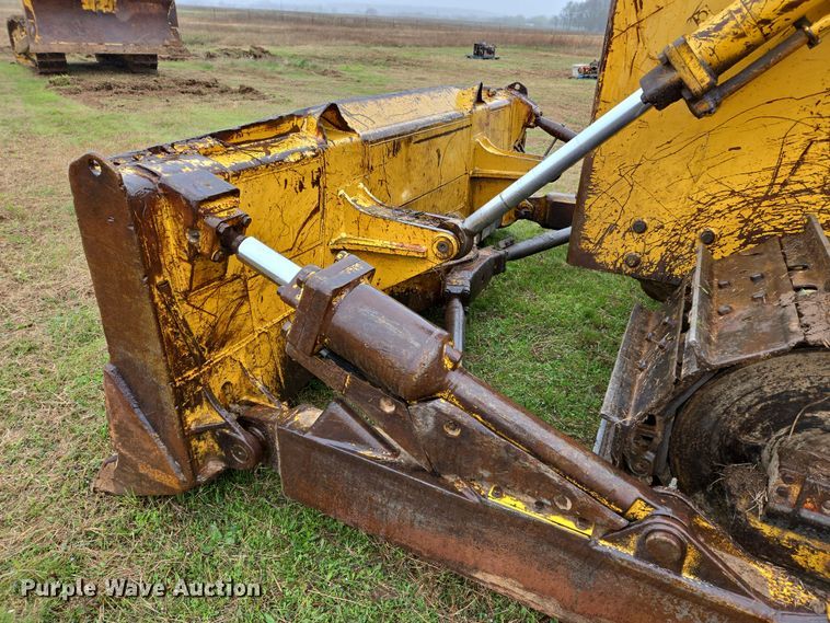 image for item EJ8433 1985 Komatsu D65E-8 dozer