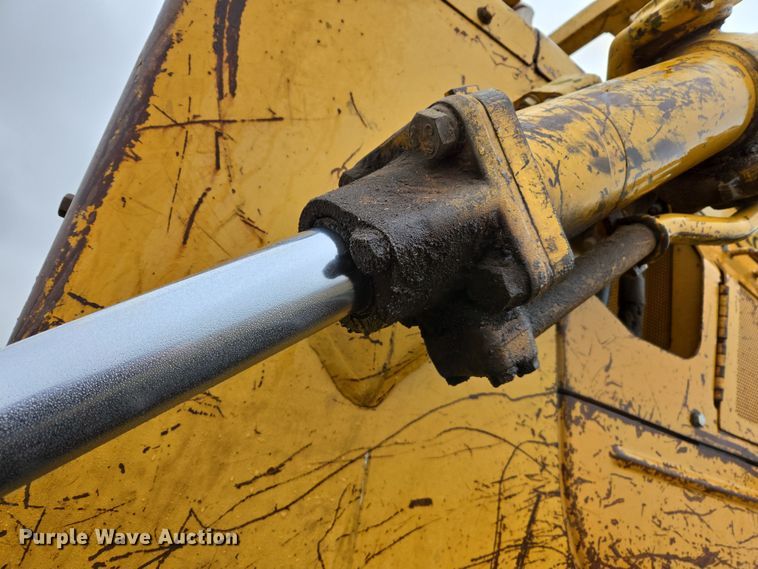 image for item EJ8433 1985 Komatsu D65E-8 dozer