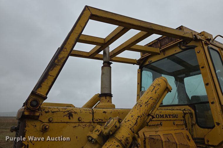 image for item EJ8433 1985 Komatsu D65E-8 dozer