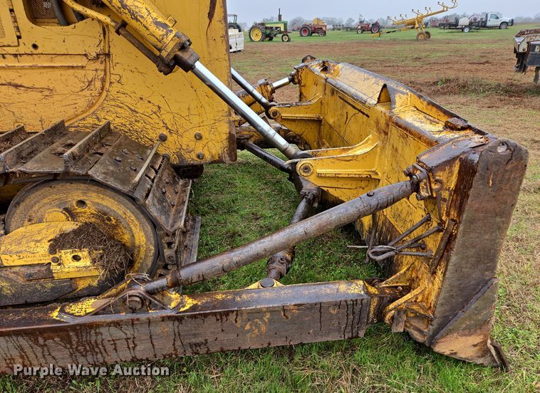 image for item EJ8433 1985 Komatsu D65E-8 dozer