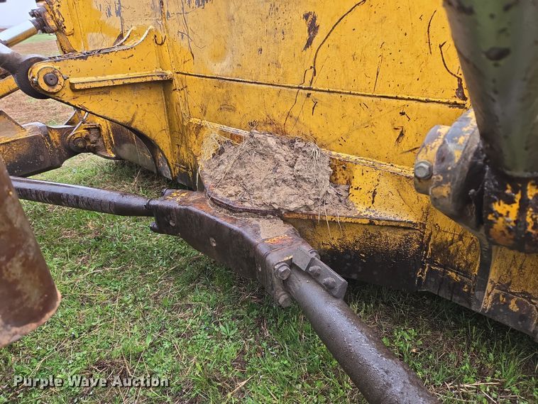 image for item EJ8433 1985 Komatsu D65E-8 dozer