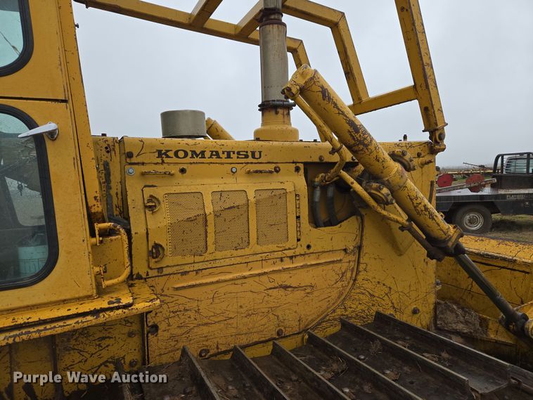 image for item EJ8433 1985 Komatsu D65E-8 dozer