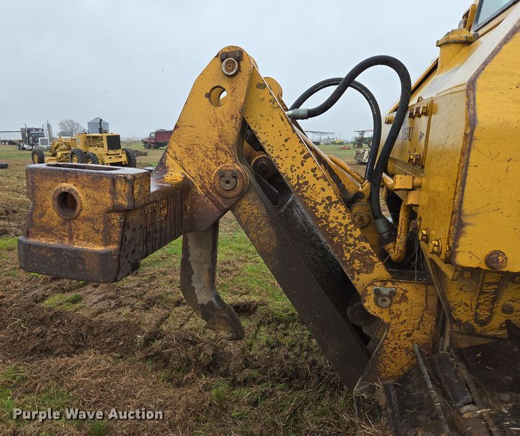 image for item EJ8433 1985 Komatsu D65E-8 dozer