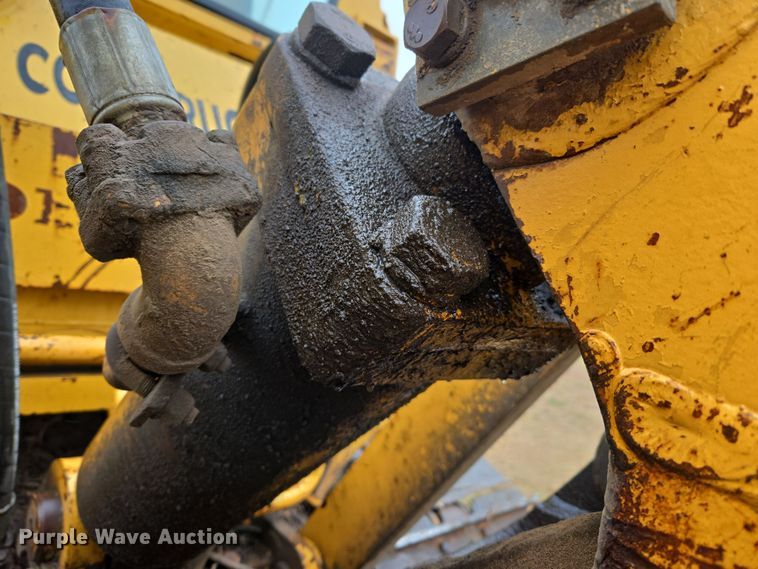 image for item EJ8433 1985 Komatsu D65E-8 dozer