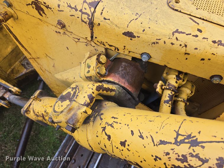image for item EJ8433 1985 Komatsu D65E-8 dozer