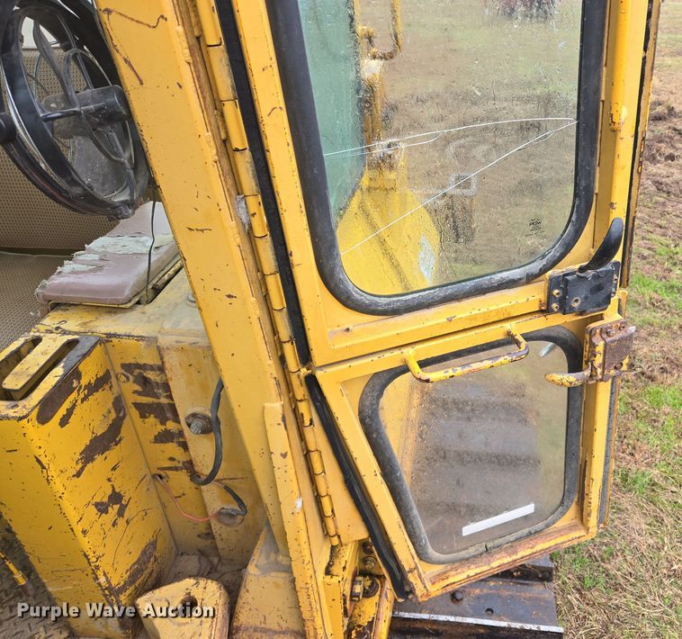 image for item EJ8433 1985 Komatsu D65E-8 dozer