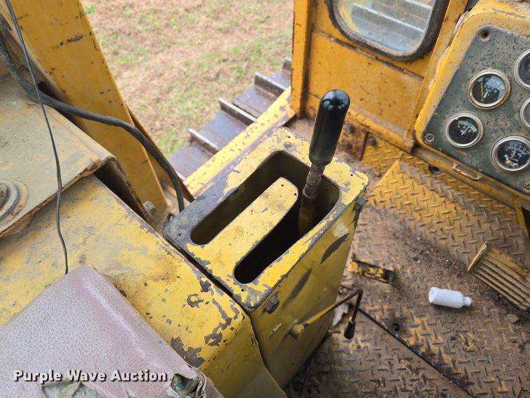 image for item EJ8433 1985 Komatsu D65E-8 dozer