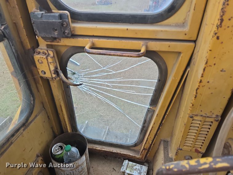 image for item EJ8433 1985 Komatsu D65E-8 dozer