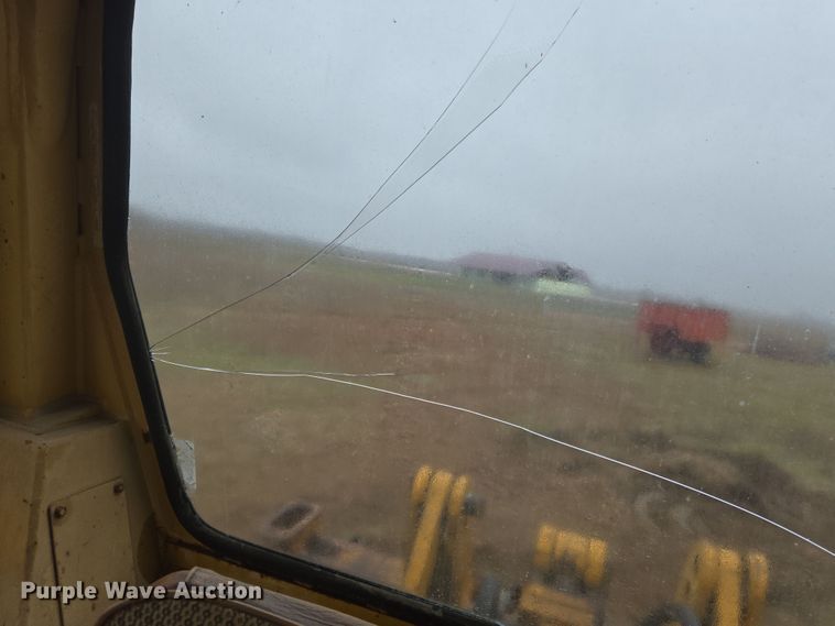 image for item EJ8433 1985 Komatsu D65E-8 dozer