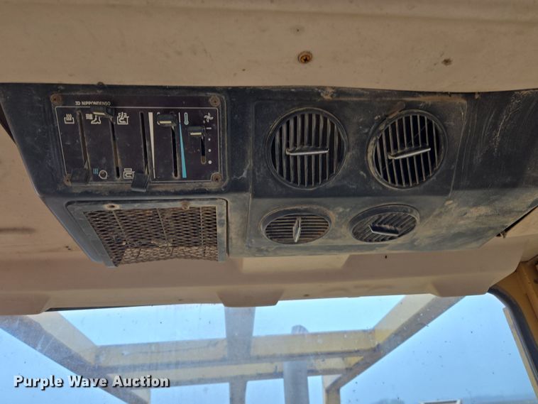 image for item EJ8433 1985 Komatsu D65E-8 dozer