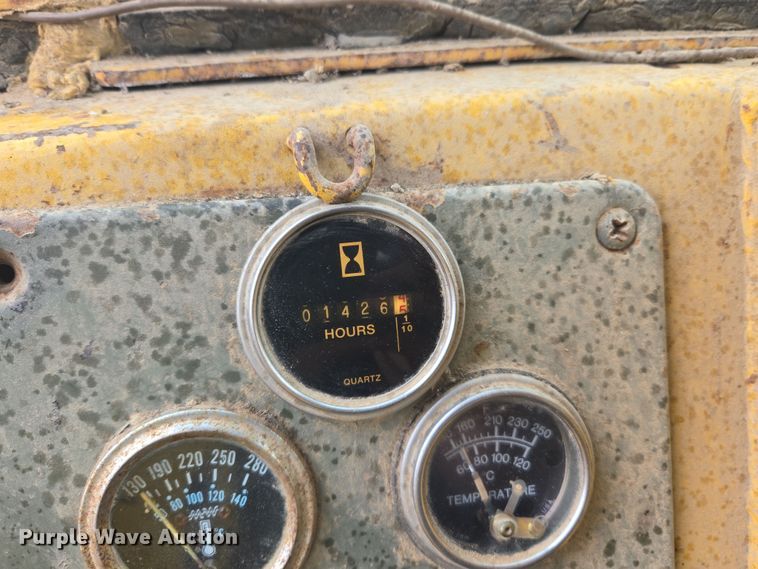 image for item EJ8433 1985 Komatsu D65E-8 dozer