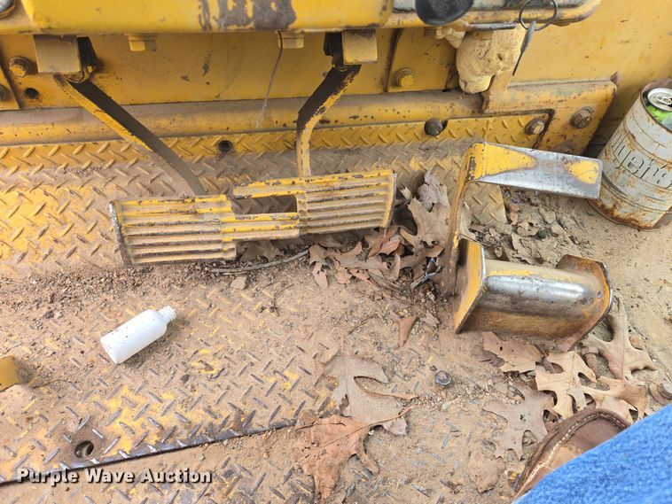 image for item EJ8433 1985 Komatsu D65E-8 dozer