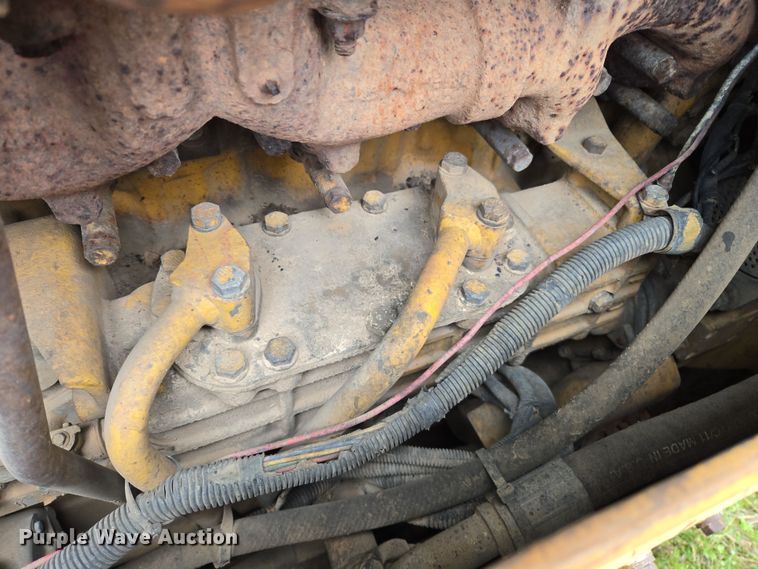 image for item EJ8433 1985 Komatsu D65E-8 dozer