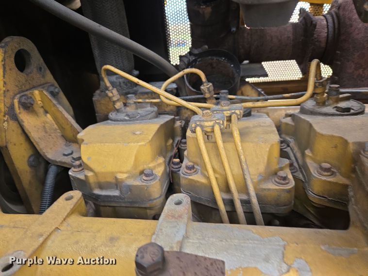 image for item EJ8433 1985 Komatsu D65E-8 dozer