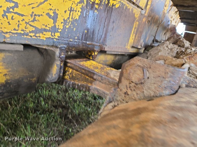 image for item EJ8433 1985 Komatsu D65E-8 dozer