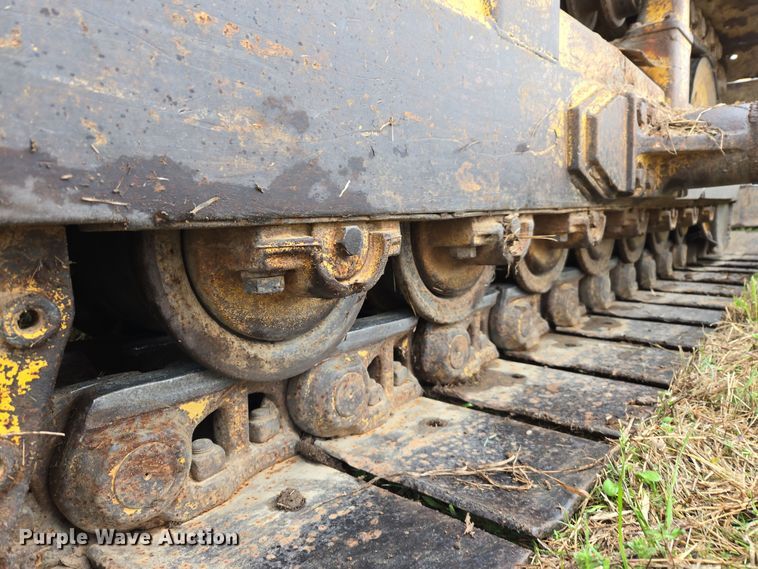 image for item EJ8433 1985 Komatsu D65E-8 dozer