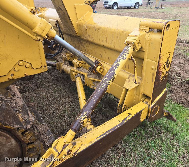 image for item EJ8434 1968 Caterpillar D6C dozer