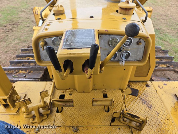 image for item EJ8434 1968 Caterpillar D6C dozer